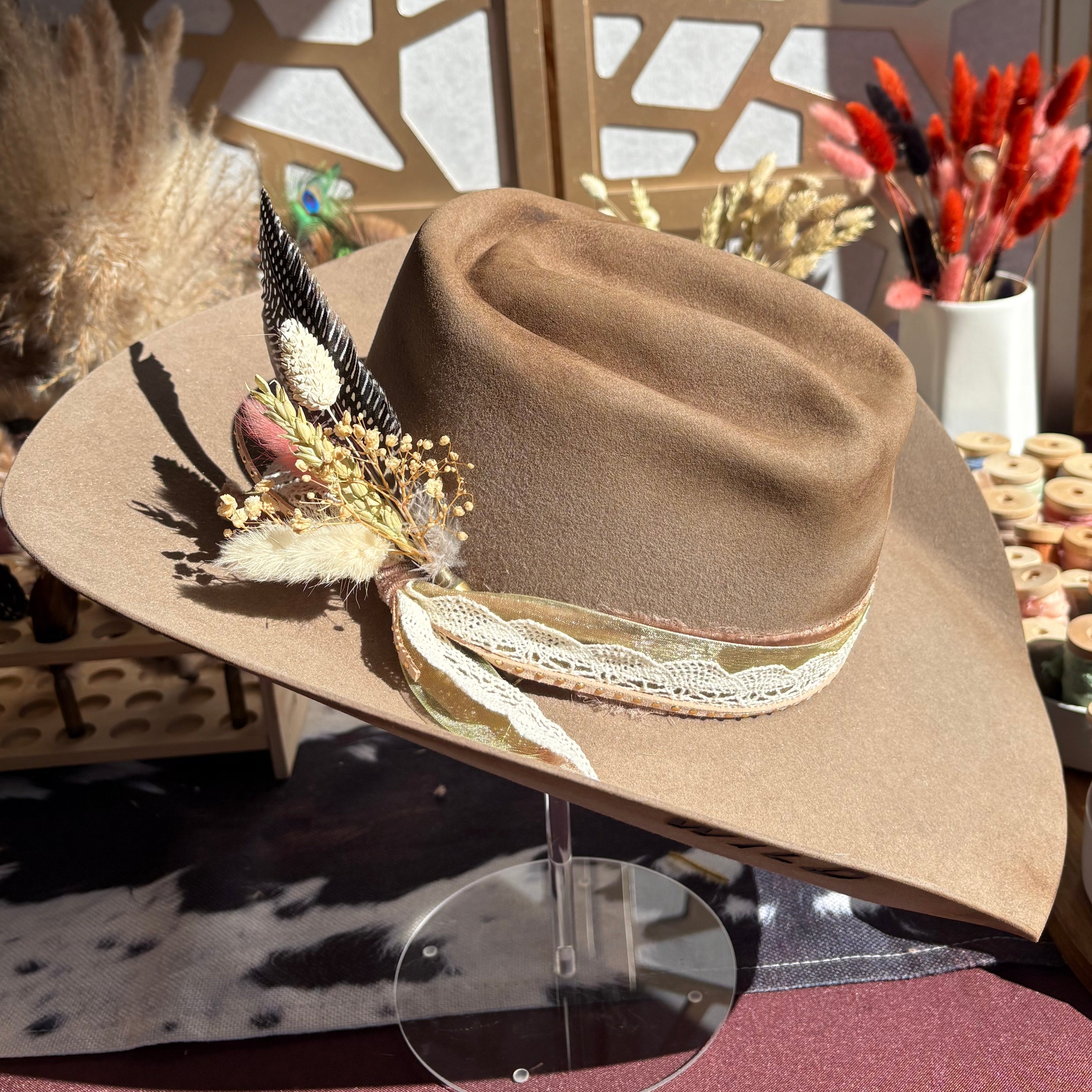 Rodeo King • 7 1/8 • Pecan • Horseshoe Crown