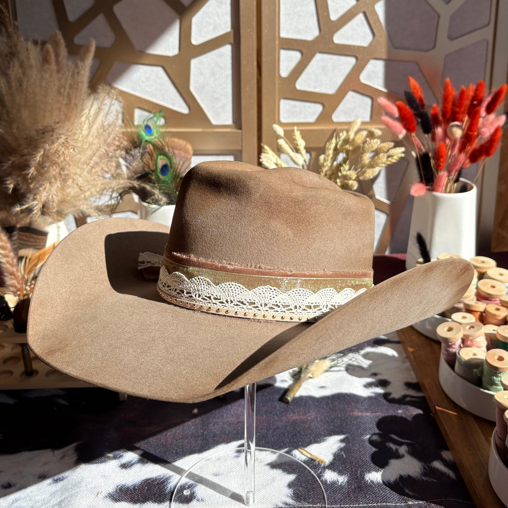 Rodeo King • 7 1/8 • Pecan • Horseshoe Crown