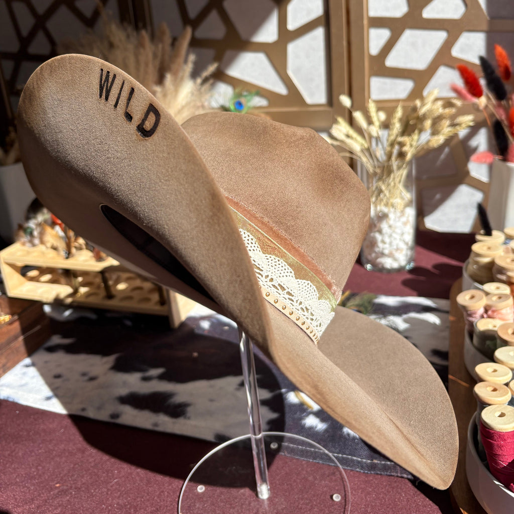 Rodeo King • 7 1/8 • Pecan • Horseshoe Crown